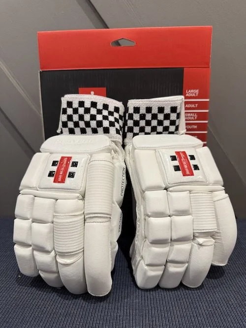 Gray Nicolls Player Edition GN9.5 Batting Glove - RH - Premium Cricket Equipment